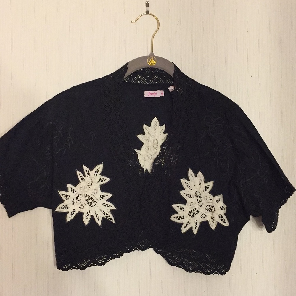 Fourtys short black cotton shrug.